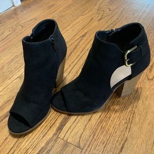Fergalicious size 7 black peep toe cutout bootie